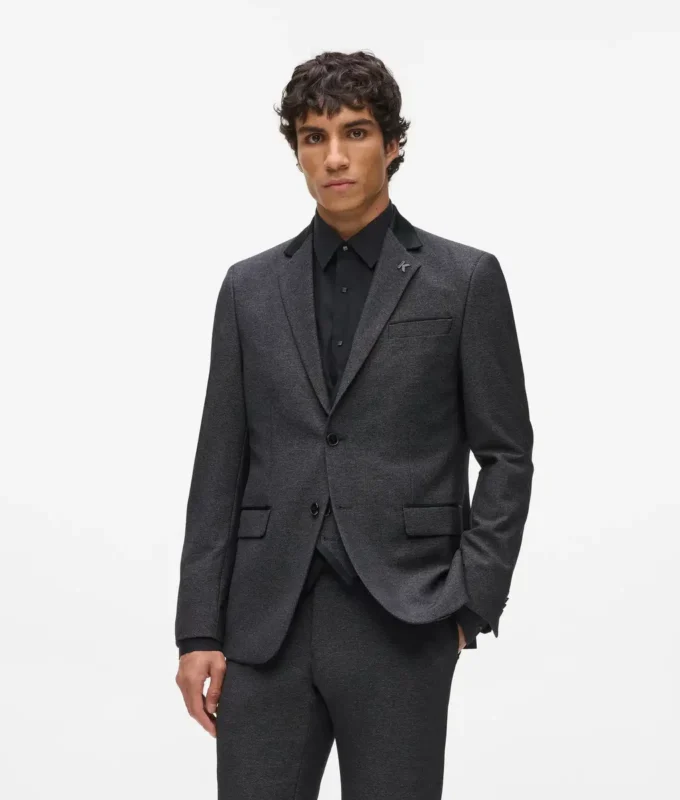 Blazer con cuello de satén Blazer con cuello de satén