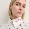 BLUSA CON ESTAMPADO INTEGRAL DISNEY X KL BLUSA CON ESTAMPADO INTEGRAL DISNEY X KL