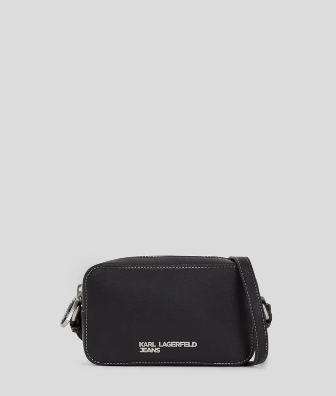 BOLSA PARA CÁMARA CON LOGOTIPO METÁLICO BOLSA PARA CÁMARA CON LOGOTIPO METÁLICO