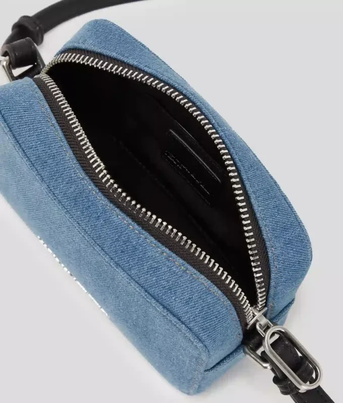 BOLSA PARA CÁMARA DE DENIM CON LOGOTIPO METÁLICO BOLSA PARA CÁMARA DE DENIM CON LOGOTIPO METÁLICO