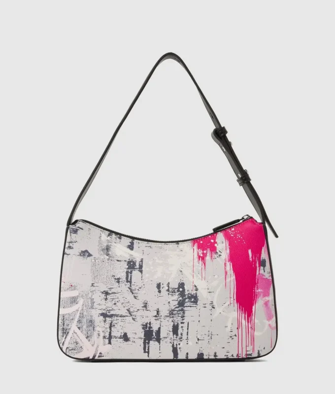 Bolso bandolera con estampado graffiti Bolso bandolera con estampado graffiti