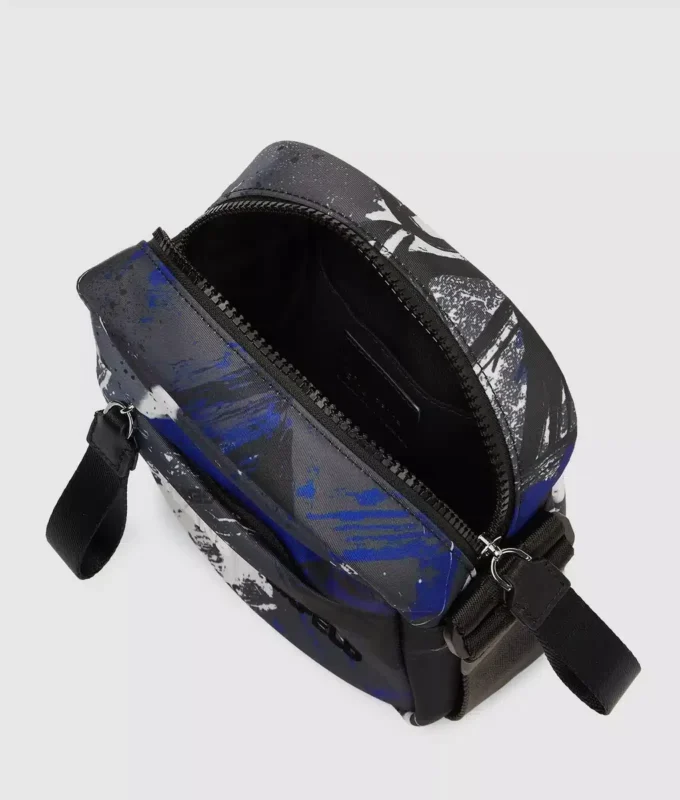 Bolso bandolera con estampado graffiti Bolso bandolera con estampado graffiti