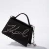 Bolso bandolera pequeño con tachuelas K/Signature Bolso bandolera pequeño con tachuelas K/Signature