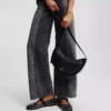 BOLSO DE HOMBRO MEDIA LUNA SUAVE CON LOGOTIPO KLJ BOX
