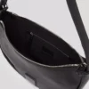 BOLSO DE HOMBRO MEDIA LUNA SUAVE CON LOGOTIPO KLJ BOX
