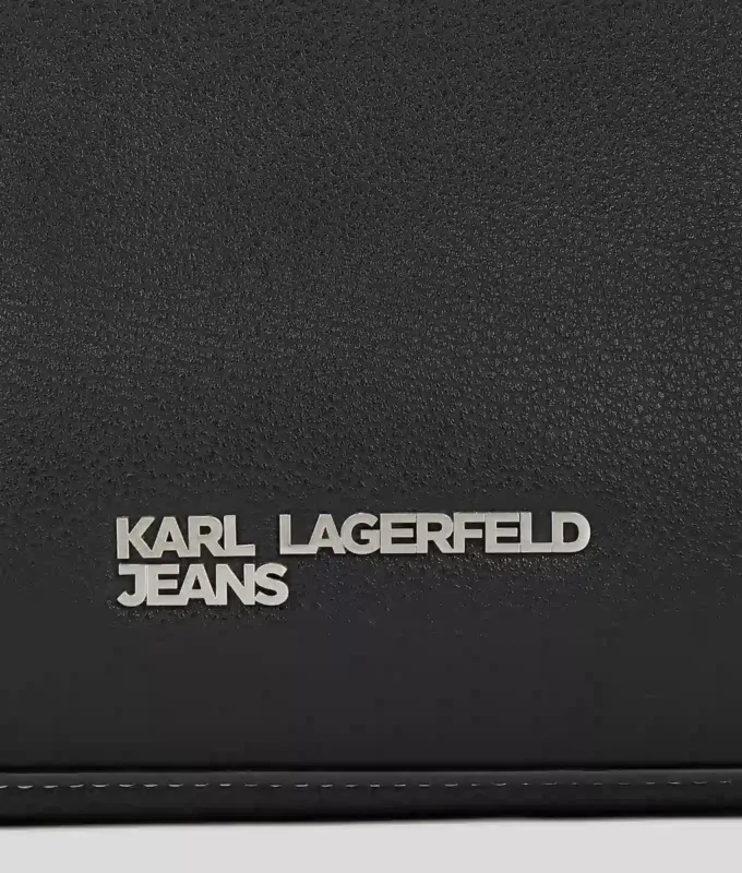 BOLSO DE HOMBRO PEQUEÑO CON LOGOTIPO METÁLICO BOLSO DE HOMBRO PEQUEÑO CON LOGOTIPO METÁLICO