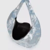 Bolso hobo grande de denim brillante