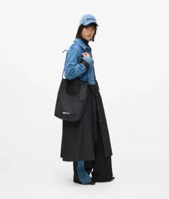 Bolso tote de nylon con cordón