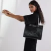 BOLSO TOTE MEDIANO CON TACHUELAS K/SKUARE