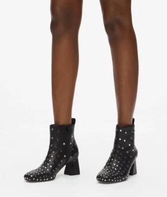 Botines con tachuelas Beata