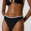 Braguita de bikini festoneada