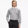 Camisa a rayas con cuello en contraste Camisa a rayas con cuello en contraste