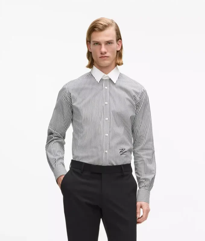 Camisa a rayas con cuello en contraste Camisa a rayas con cuello en contraste