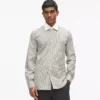 Camisa a rayas con cuello en contraste Camisa a rayas con cuello en contraste
