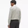 Camisa a rayas con cuello en contraste Camisa a rayas con cuello en contraste