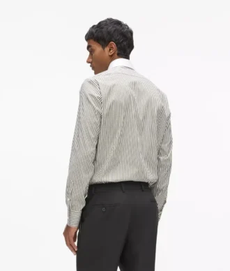 Camisa a rayas con cuello en contraste