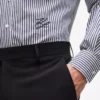 Camisa a rayas con cuello en contraste Camisa a rayas con cuello en contraste