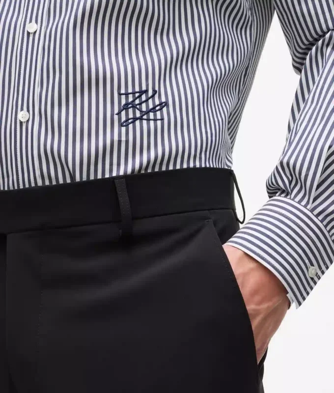 Camisa a rayas con cuello en contraste Camisa a rayas con cuello en contraste