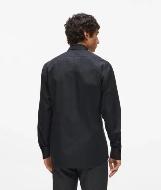 Camisa con botones cuadrados