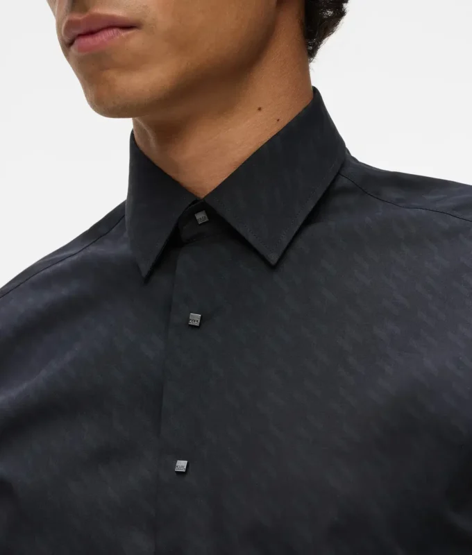 Camisa con botones cuadrados Camisa con botones cuadrados