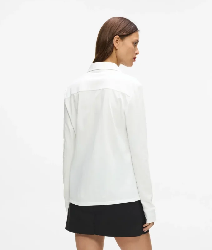 Camisa con cinta con el logotipo Camisa con cinta con el logotipo