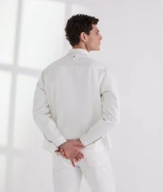 CAMISA CON COSTURAS EN CONTRASTE