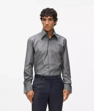 Camisa con puños diagonales