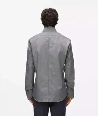 Camisa con puños diagonales