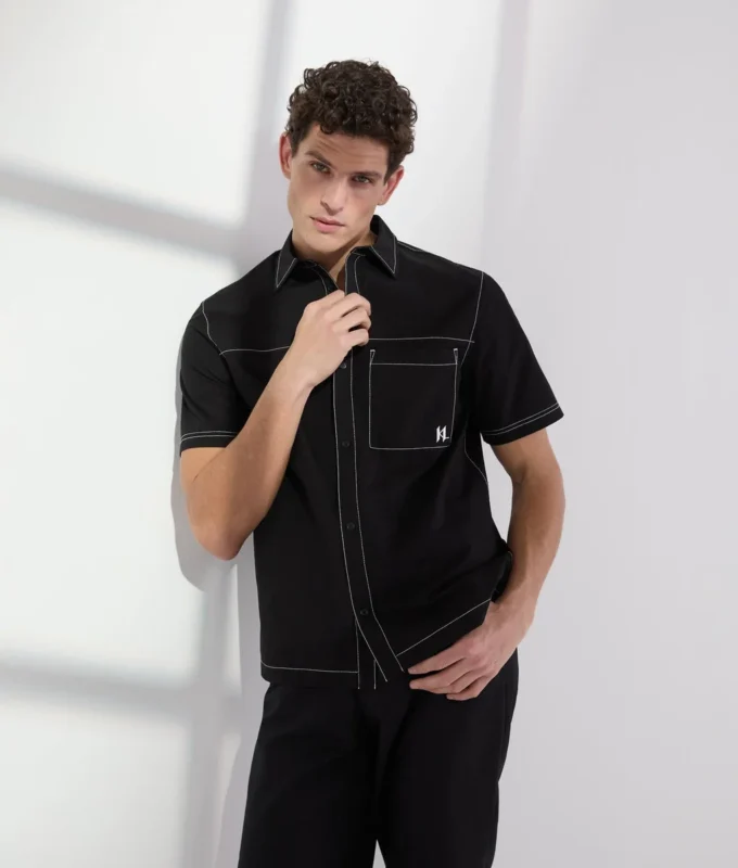 CAMISA DE MANGA CORTA CON COSTURAS CONTRASTADAS