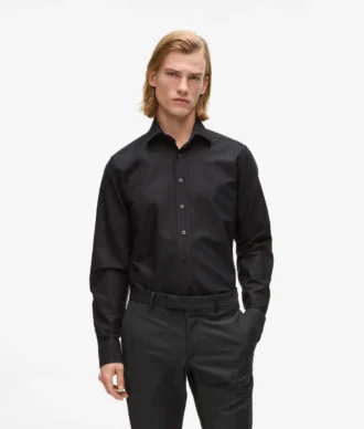 Camisa negra clásica