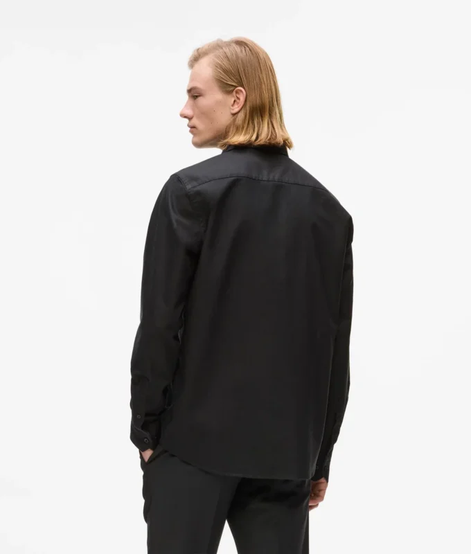 Camisa negra clásica Camisa negra clásica