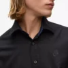 Camisa negra clásica Camisa negra clásica