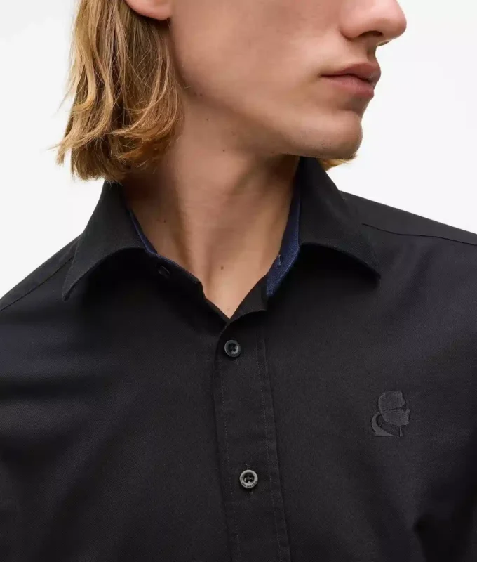 Camisa negra clásica Camisa negra clásica