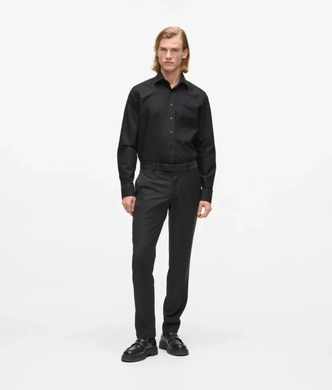 Camisa negra clásica Camisa negra clásica