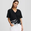 CAMISETA CON CUELLO EN V CAMISETA CON CUELLO EN V