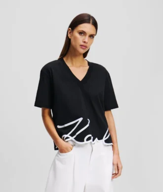 CAMISETA CON CUELLO EN V