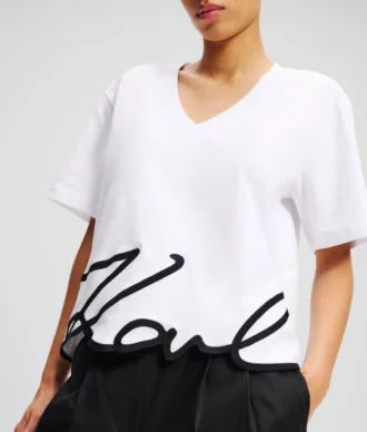 CAMISETA CON CUELLO EN V