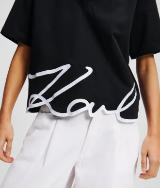 CAMISETA CON CUELLO EN V