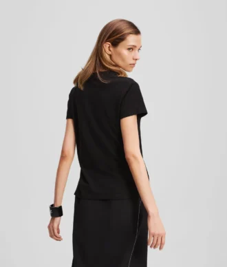 CAMISETA CON CUELLO EN V