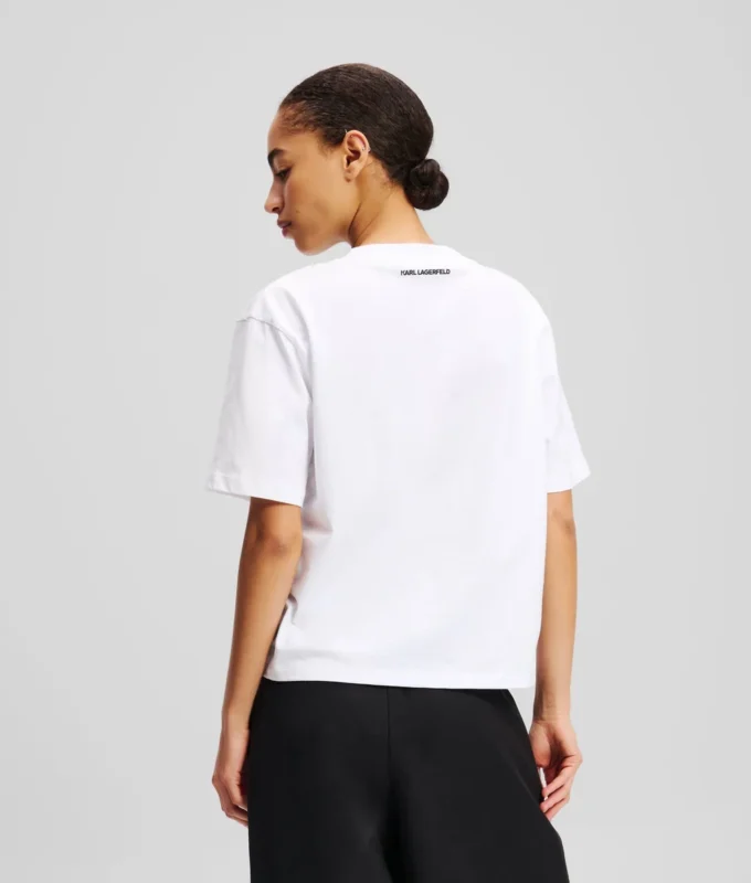 CAMISETA CON CUELLO EN V CAMISETA CON CUELLO EN V