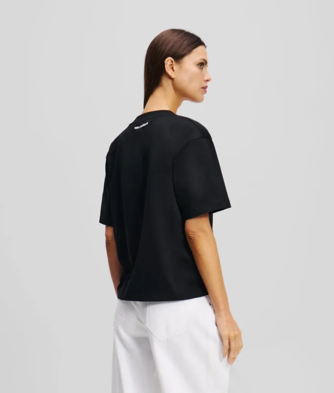 CAMISETA CON CUELLO EN V CAMISETA CON CUELLO EN V
