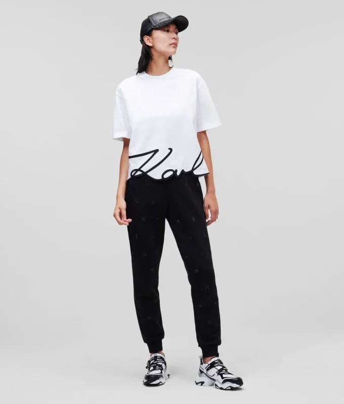CAMISETA CON DOBLADILLO CARACTERÍSTICO CAMISETA CON DOBLADILLO CARACTERÍSTICO