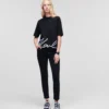 CAMISETA CON DOBLADILLO CARACTERÍSTICO CAMISETA CON DOBLADILLO CARACTERÍSTICO