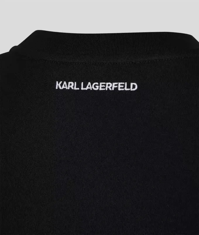 CAMISETA CON DOBLADILLO CARACTERÍSTICO CAMISETA CON DOBLADILLO CARACTERÍSTICO