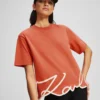 CAMISETA CON DOBLADILLO CARACTERÍSTICO CAMISETA CON DOBLADILLO CARACTERÍSTICO