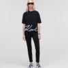 CAMISETA CON DOBLADILLO CARACTERÍSTICO CAMISETA CON DOBLADILLO CARACTERÍSTICO