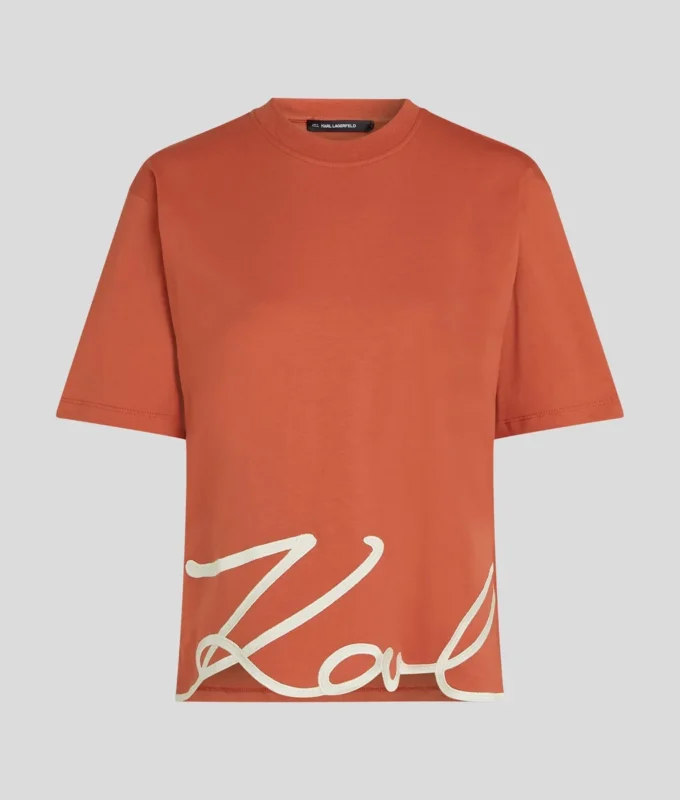 CAMISETA CON DOBLADILLO CARACTERÍSTICO CAMISETA CON DOBLADILLO CARACTERÍSTICO
