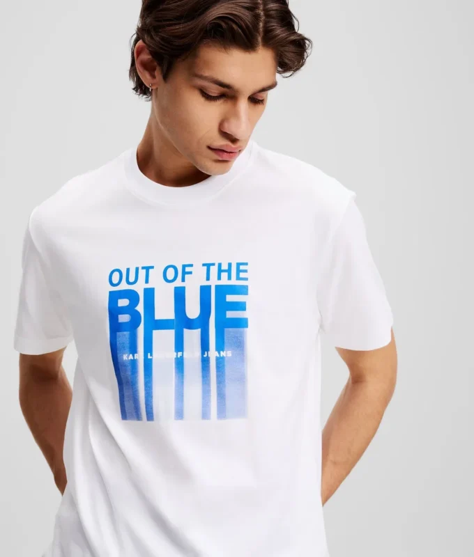 CAMISETA CON GRÁFICO OUT OF THE BLUE
