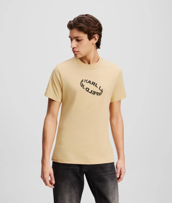 CAMISETA CON LOGOTIPO DE ANILLO CAMISETA CON LOGOTIPO DE ANILLO
