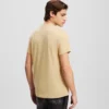 CAMISETA CON LOGOTIPO DE ANILLO CAMISETA CON LOGOTIPO DE ANILLO